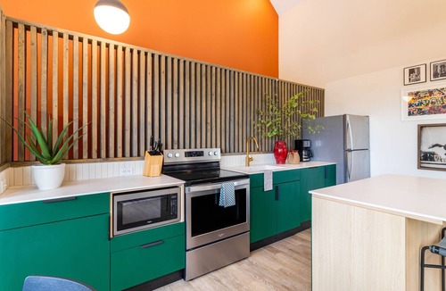 Buena Vista Apartment | Vaulted Ceilings + Open Layout | Germantown Eats + Nissan Stadium | Conway