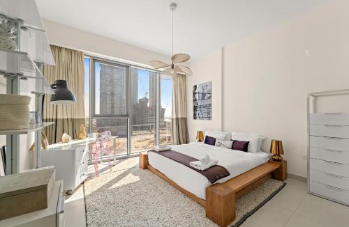 Al Safa Apartment | VayK - Elegant Canal-Front 1 BD in a Prime Location
