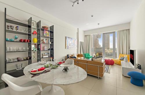 Al Safa Apartment | VayK - Elegant Canal-Front 1 BD in a Prime Location