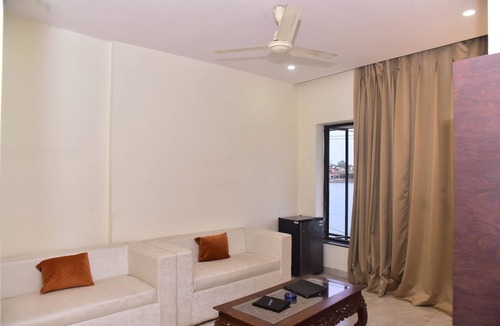 Chas Hotel | VEENA REGENCY
