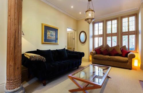 Queenstown House | Veeve - Townhouse By The River
