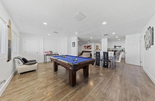 Rancho Oakey House | Vegas Getaway amazing Ground Floor with Pool and Games and BBQ
