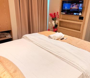 Greater Noida Apartment | Velora Stay
