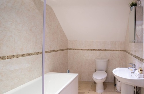 Hoddesdon Apartment | Velvet 2-bed apartment Clockhouse, Hoddesdon