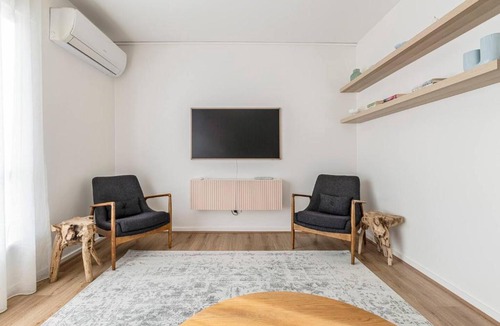 Kew Apartment | Velvet Bloom - Sunlit Comfort by Parks & Trails