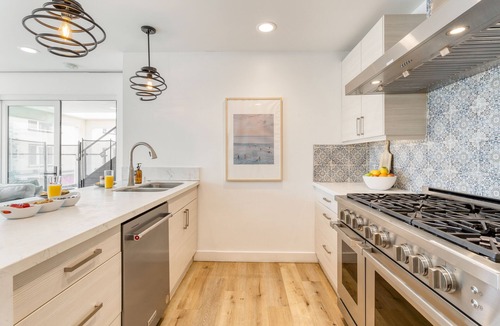 Santa Ana Heights House | Velvet Sand Buyout by AvantStay | Steps to Newport Beach | Sleeps 22