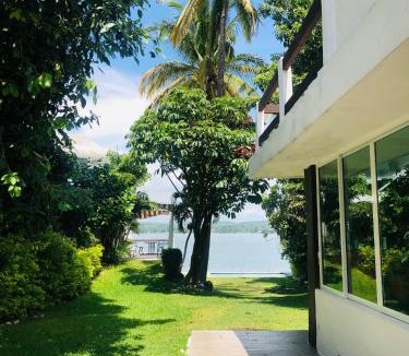 Tequesquitengo House | Ven a disfrutar de Casa Alfenapa a pie del lago, somos pet friendly