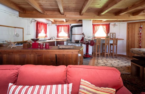 Tola House | Vendrello - Three Bedroom House, Sleeps 6