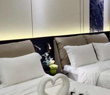 Pinagsama Apartment | Venice Luxe Escape - Studio Type, 2 beds- Pool, Netflix, Canal Mall Access