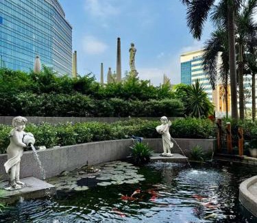 Pinagsama Apartment | Venice Luxe Escape - Studio Type, 2 beds- Pool, Netflix, Canal Mall Access
