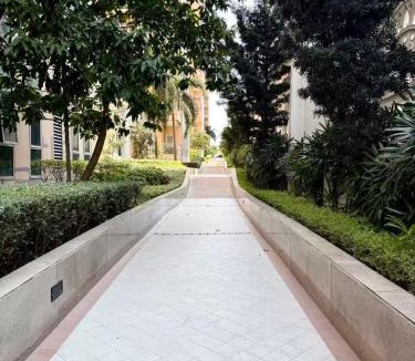 Pinagsama Apartment | Venice Luxe Escape - Studio Type, 2 beds- Pool, Netflix, Canal Mall Access