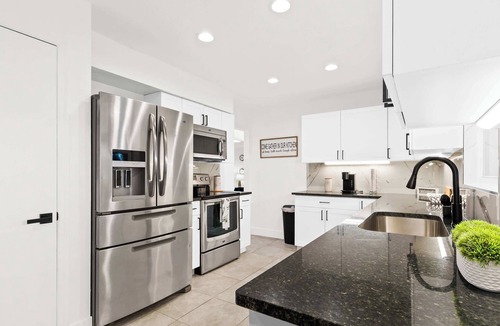 Venice House | Venice Oasis | Pool, 3 King Beds, 2.5 miles >Beach