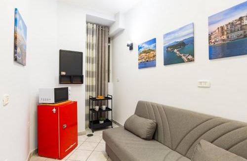 Montecalvario Apartment | Ventaglieri ground floor Room by Wonderful Italy