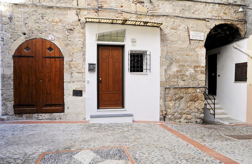 Old Town Apartment | Ventimiglia: Panoramic House In The Medieval Part