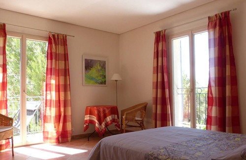 Le Barroux Apartment | "Ventoux": a large bright apartment in a peaceful environment