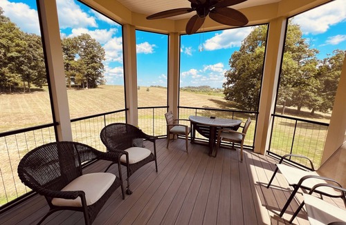 Stephens City House | Ventura Manor grand 3 BR 3.5 BA house with fitness room, WIFI & pretty views.