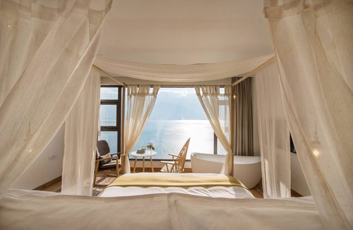 Manjiang Cabin | Verdant Whisper Stone Hill Seaview Inn