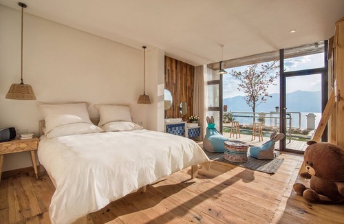 Manjiang Cabin | Verdant Whisper Stone Hill Seaview Inn