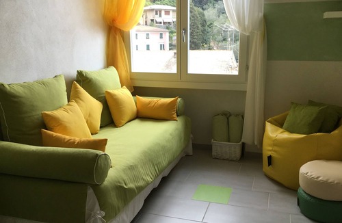 Cinque Terre Apartment | VerdeLimone: color and charm !! (011 019-LT-0311)
