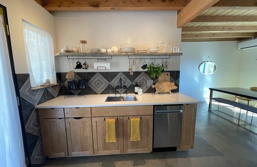 Morongo Valley House | 🌵 Verdin's Nest - Romantic Retreat w/Hot Tub Under the Stars! 🌵