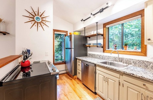 Quechee Condo | Vermont get-away end unit townhouse nestled in the trees
