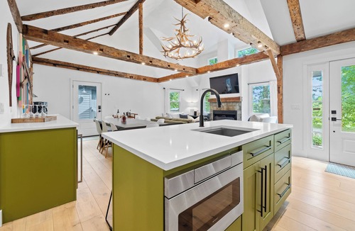 Stratton and Bromley Ski Areas House | Vermont Summer Escape - Sleeps 8 with FirePit, Hot Tub, and Pet Friendly!