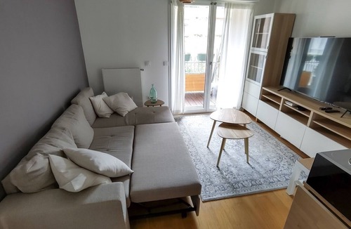 Chantiers Apartment | Versailles 2-room apartment, spacious, lovely terrace overlooking park, 3-minute walk from train station.