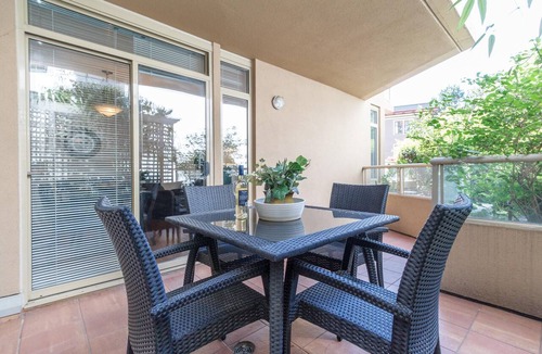 James Bay Condo | Versatile Garden-Level Suite w/Natural Light