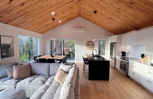Saint-Joseph-de-la-Rive Ski Chalet | VERTIGO - Cabin - River - Mountains - Spa/Sauna