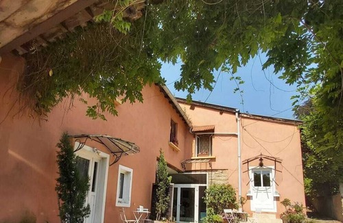 Saint-Rambert Apartment | Very charming studio in LYON on a "Cosy & Romantic" courtyard