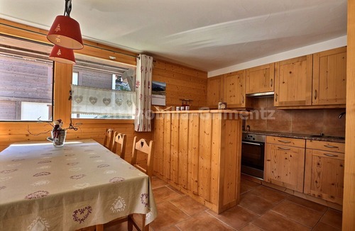 Grimentz Apartment | Very comfortable flat for 6 people, living room with wood-burner, kitchen area with dishwasher, 1 do