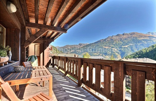 Grimentz Apartment | Very comfortable flat for 6 people, living room with wood-burner, kitchen area with dishwasher, 1 do
