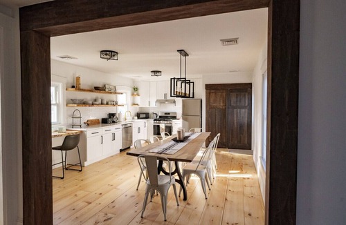Witmer House | Very Cozy, 2 Bedroom Farmhouse Apartment 2nd FL