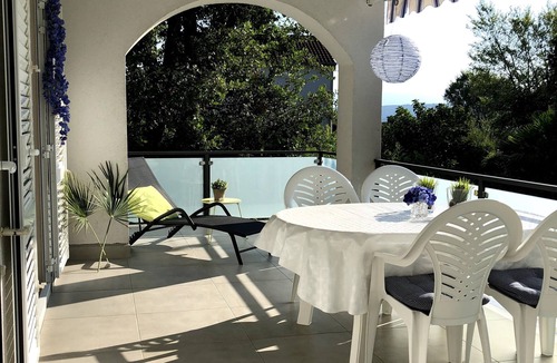 Vantacici Apartment | Very large and luxurious apartment in a 2-family house with garden! 2 min from the beach!