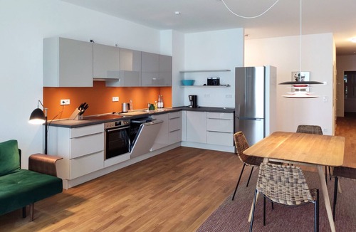 Neukoelln Apartment | Very large, modern sunny apartment with balcony