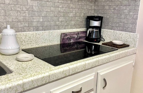 East Hemet Apartment | Very Lucky POOL home, is a very cozy guesthouse close to Soboba and Idyllwild.