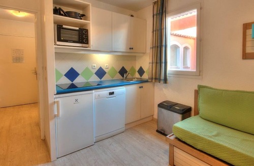 Valescure Apartment | Very nice clean apartment in Saint-Raphaël with a view of a private park