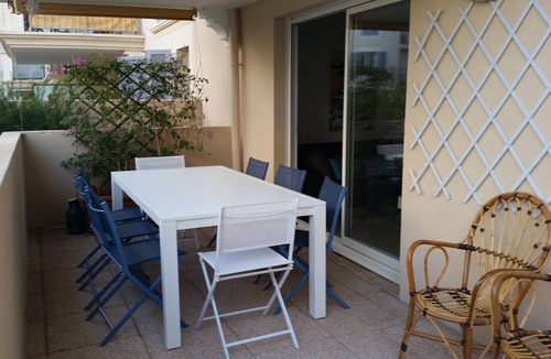 Hyeres City Centre Apartment | Very nice spacious and bright apartment T3 any comfort (terrace 25m2)