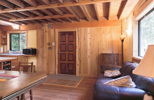 Yellow Point Cottage | Very private and peaceful Arbutus cottage in Yellow Point.