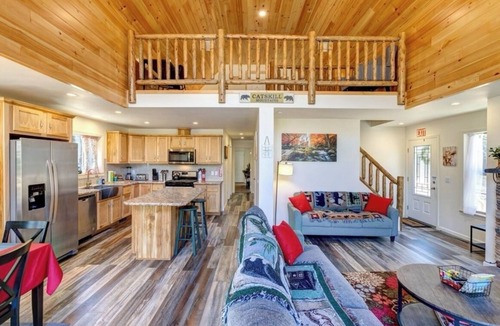 Jefferson Cabin | Very Private Cozy Cabin Nestled on 15Acres Wooded Retreat!Near Wedding Venues!EV