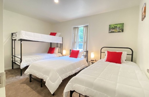 Jefferson Cabin | Very Private Cozy Cabin Nestled on 15Acres Wooded Retreat!Near Wedding Venues!EV