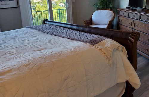 East Canyon House | Very Private Detached Guest House with Amazing Views & Garage.