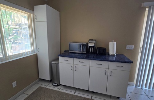 Simi Valley House | Very Private Guesthouse + Loft for 6 on a Very Private woodedn3 acr Gated Estate