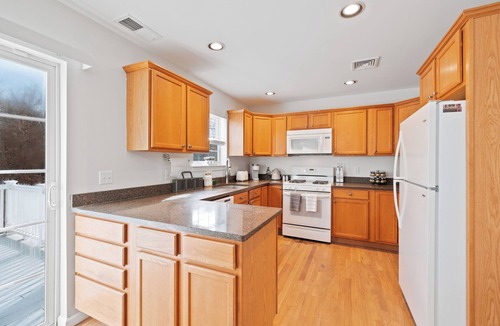 Chester House | Very Private Large Home on 22 Acres with Outdoor Kitchennn