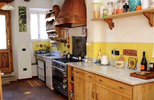 Nozanno Villa | Very private villa, pool, 12 km to Lucca, walk to restaurant, amazing views