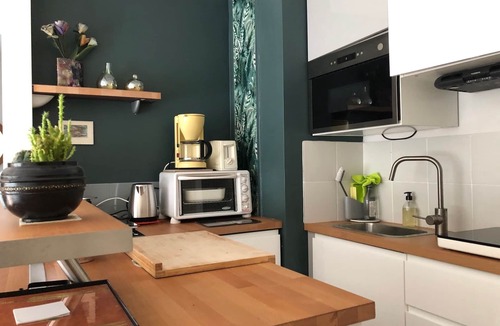 Chamalieres Apartment | Very quiet, comfortable apartment just 3 minutes' walk from the Royat thermal baths.