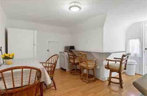 Downtown Niagara Falls House | Very Spacious 4 Bedroom & 4 baths Niagara Falls