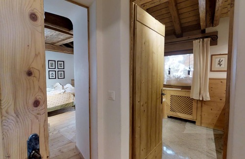 Champfer Apartment | Very spacious, tastefully furnished 5-room-maisonette-apartment with a big balco