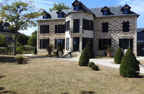 Cabourg Apartment | Very well located 2-room apartment, 15 minutes from the beach and shops