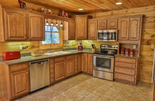Morganton Cabin | VeryPrivate!5Bed Spacious Lodge❤Reconnect,Hot Tub, FirePit,GameRoom,Pet Friendly